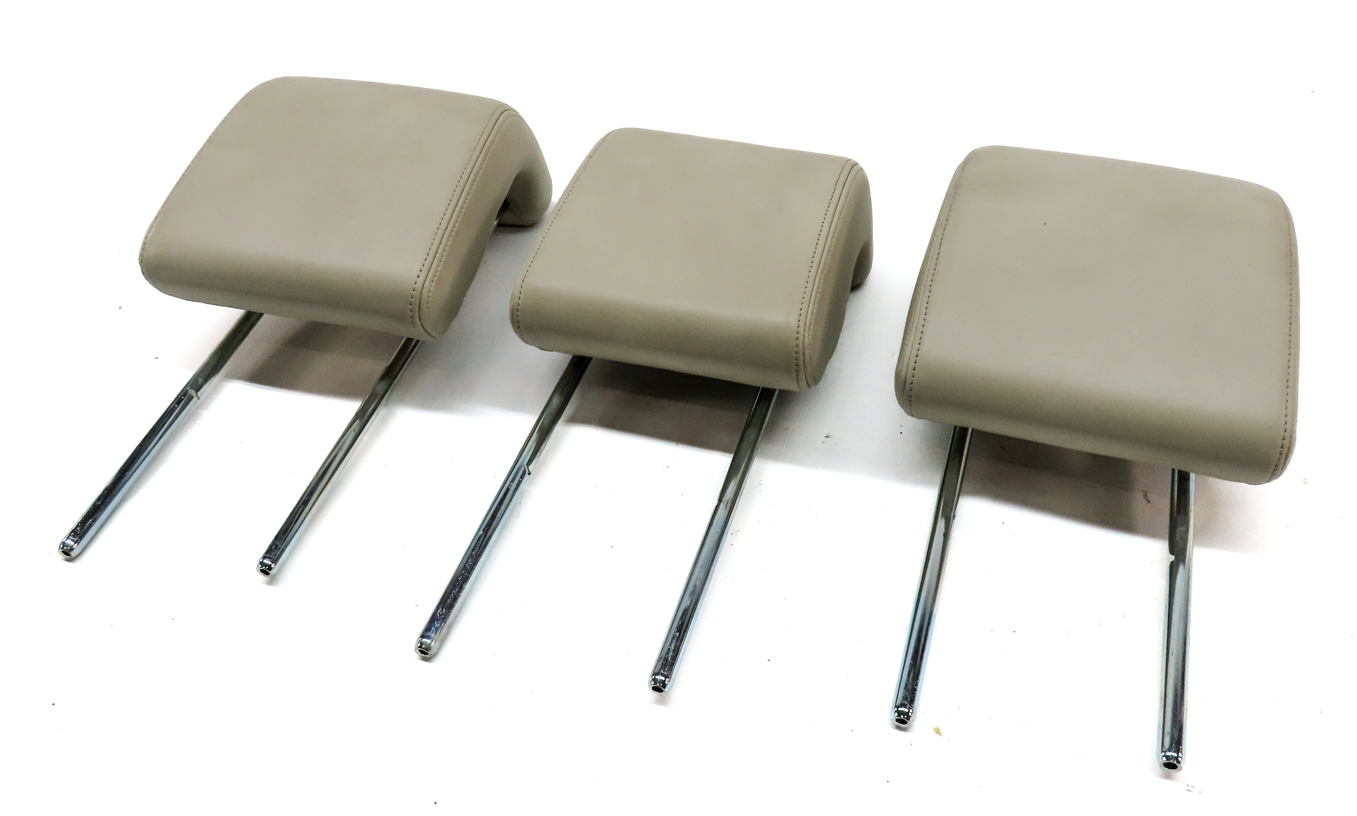 07-09 LAND RANGE ROVER SPORT L320 REAR LEFT RIGHT & CENTER HEADREST SET3 (IVORY) — exact item pictured